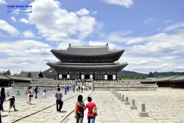 tour-du-lich-han-quoc-tham-quan-cung-dien-Gyeongbok